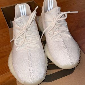COPY - All White Yeezy Sneakers 👟 Size: Mens 6.5 / Womens 8